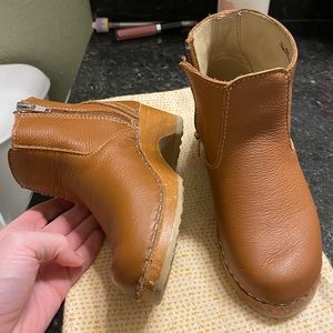 Hanna andersson boot clogs 31